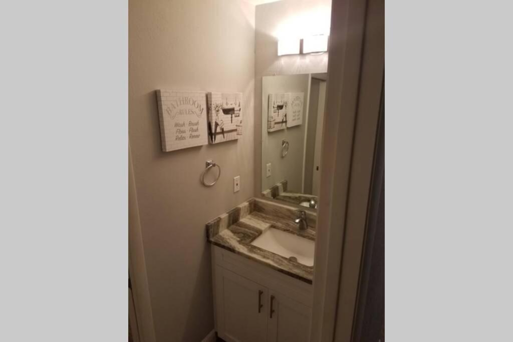 Cozy 3 Bed 2.5 Bath Located Near Busch Gardens Apartman Tampa Kültér fotó