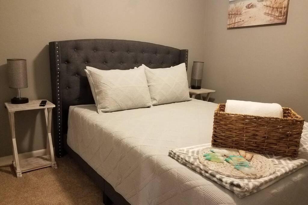Cozy 3 Bed 2.5 Bath Located Near Busch Gardens Apartman Tampa Kültér fotó